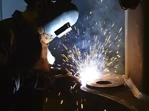 Schlosser bei der Arbeit
